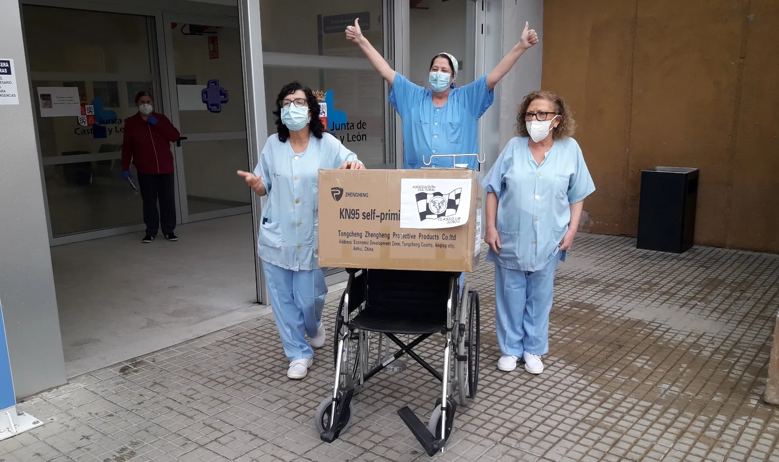 Foto 2 - Los coches antiguos tambi&eacute;n llevan EPIs al Santa B&aacute;rbara