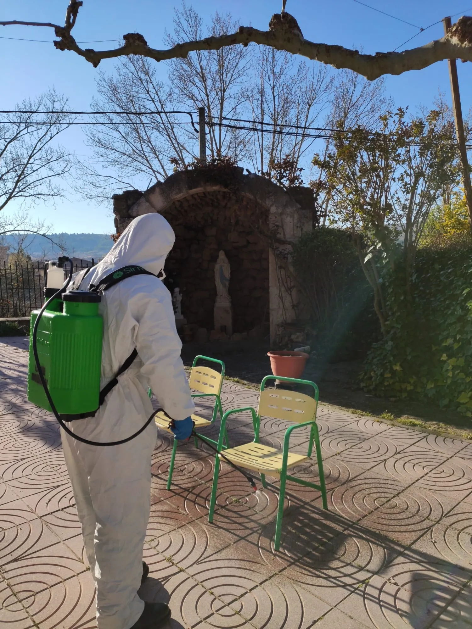 Foto 2 - Amplia actividad de la UME este s&aacute;bado