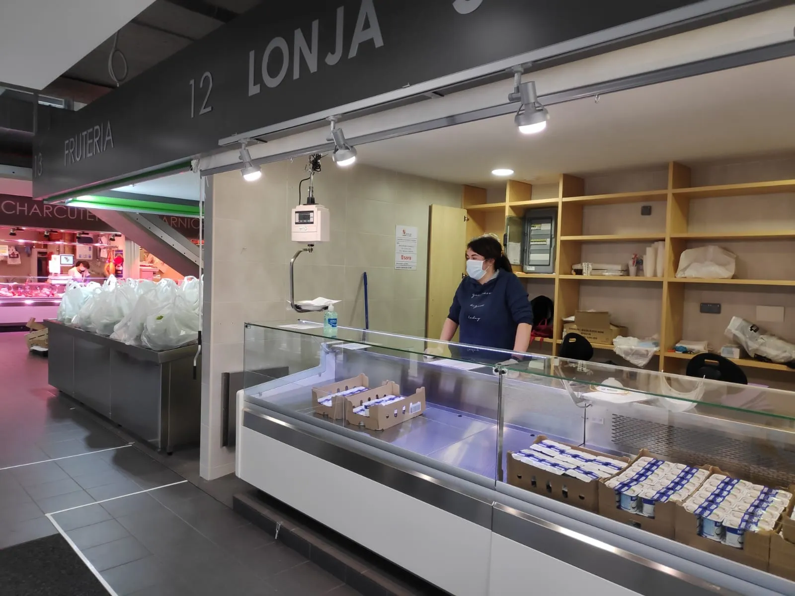 Reparto de cestas de alimentación.