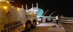 Imagen de las tareas de retirada del camión. /SN