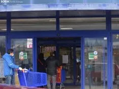 Foto 5 - Un d&iacute;a de cuarentena en un supermercado soriano 