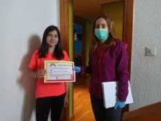 Foto 4 - Los ni&ntilde;os de Covaleda reciben un diploma y unas chuches por su buen comportamiento 