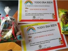 Foto 3 - Los ni&ntilde;os de Covaleda reciben un diploma y unas chuches por su buen comportamiento 
