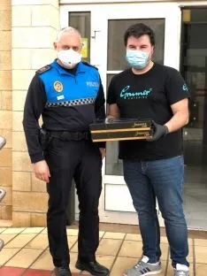 Foto 3 - Grumer reparte 1.300 torrijas a los sanitarios y fuerzas de seguridad