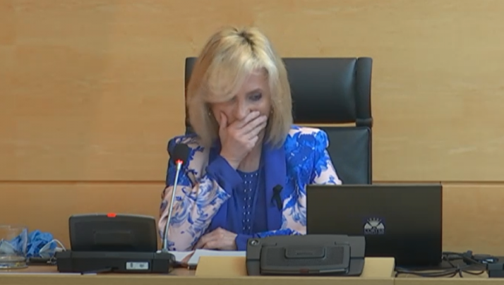 Casado se rompe al recordar a los sanitarios fallecidos en Castilla y León