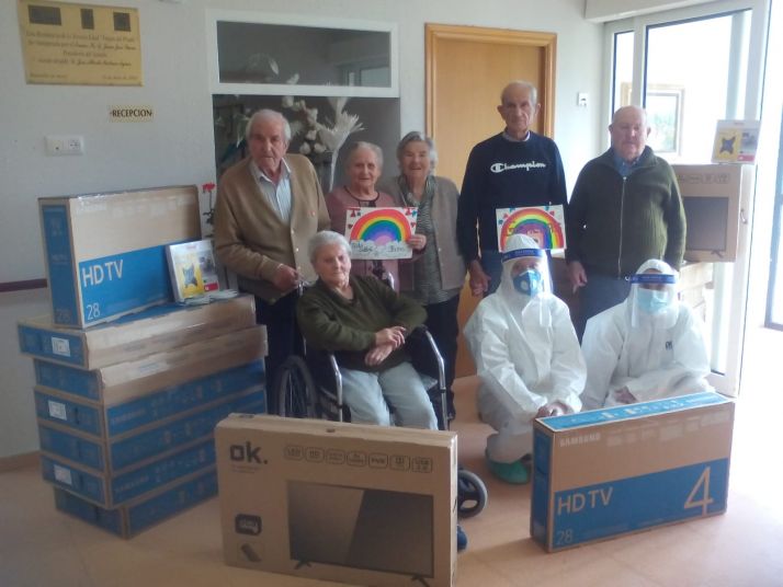 Donan 16 televisores a la residencia de mayores de Retortillo