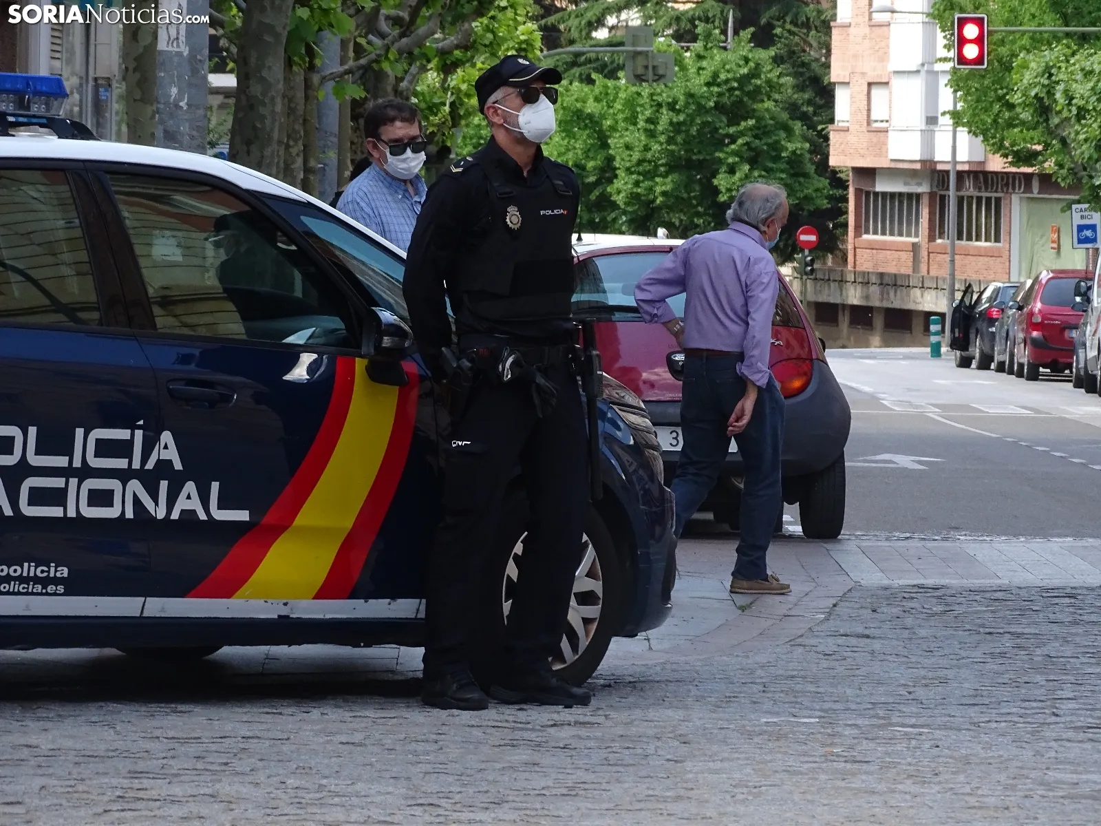 El minuto de silencio en la sede de la Subdelegación del Gobierno. /SN