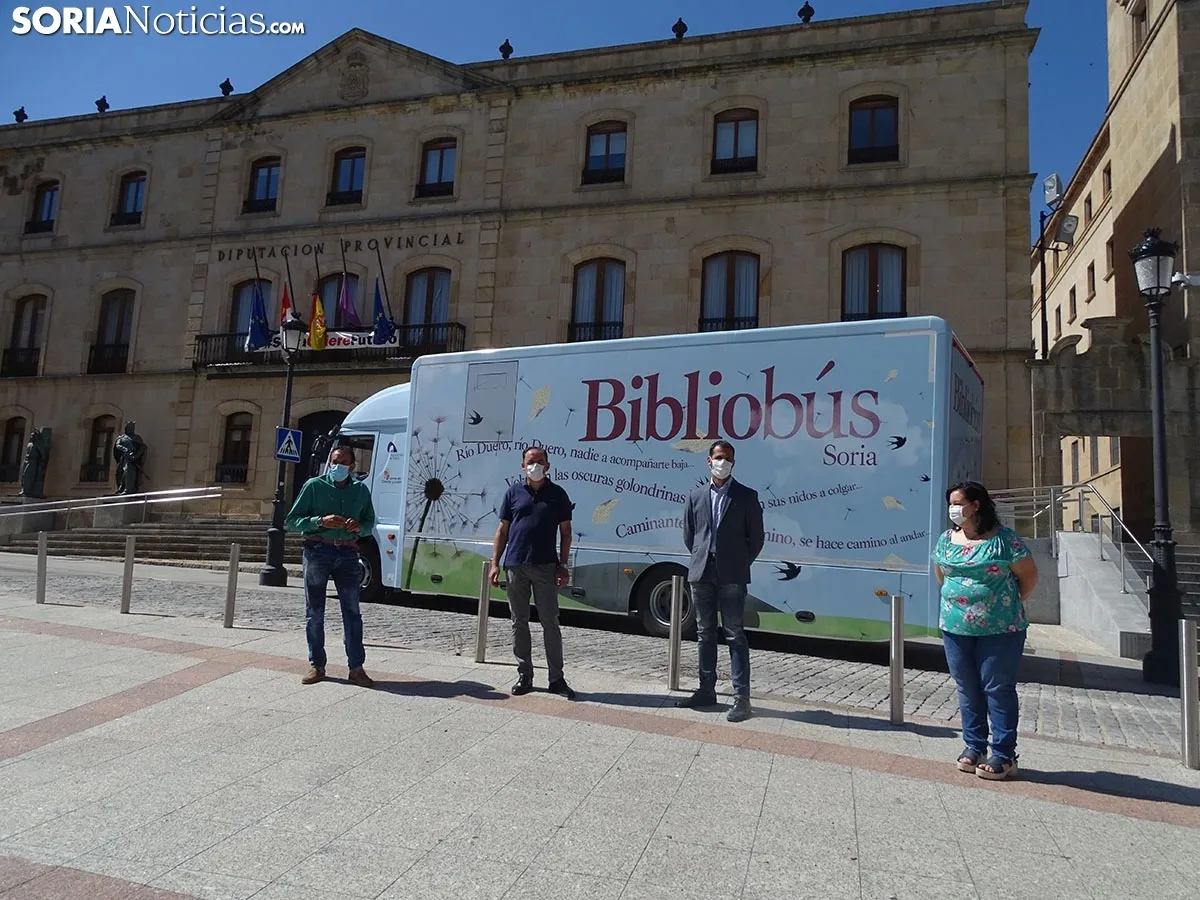 Presentación del nuevo Bibliobús de la Diputación.
