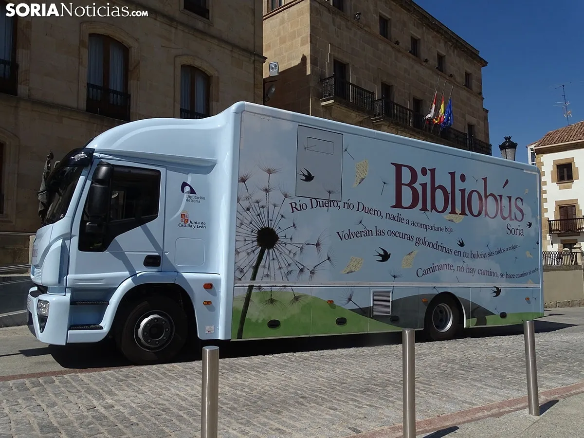 Presentación del nuevo Bibliobús de la Diputación.