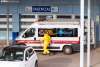 Una ambulancia llega al servicio de Urgencias. /Viksar Fotografía
