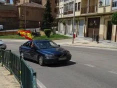 Foto 58 - Decenas de veh&iacute;culos, mucha bandera de Espa&ntilde;a y alg&uacute;n grito de &ldquo;fachas&rdquo; desde los balcones 
