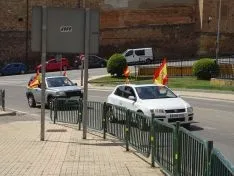 Foto 47 - Decenas de veh&iacute;culos, mucha bandera de Espa&ntilde;a y alg&uacute;n grito de &ldquo;fachas&rdquo; desde los balcones 