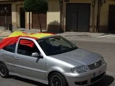 Foto 37 - Decenas de veh&iacute;culos, mucha bandera de Espa&ntilde;a y alg&uacute;n grito de &ldquo;fachas&rdquo; desde los balcones 