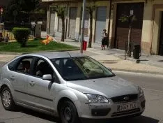 Foto 36 - Decenas de veh&iacute;culos, mucha bandera de Espa&ntilde;a y alg&uacute;n grito de &ldquo;fachas&rdquo; desde los balcones 