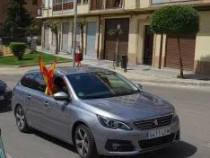 Foto 24 - Decenas de veh&iacute;culos, mucha bandera de Espa&ntilde;a y alg&uacute;n grito de &ldquo;fachas&rdquo; desde los balcones 
