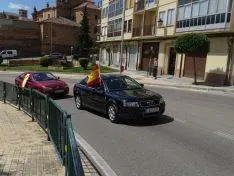 Foto 12 - Decenas de veh&iacute;culos, mucha bandera de Espa&ntilde;a y alg&uacute;n grito de &ldquo;fachas&rdquo; desde los balcones 