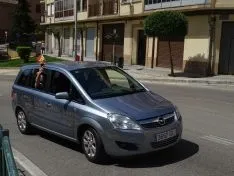 Foto 9 - Decenas de veh&iacute;culos, mucha bandera de Espa&ntilde;a y alg&uacute;n grito de &ldquo;fachas&rdquo; desde los balcones 