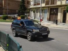 Foto 8 - Decenas de veh&iacute;culos, mucha bandera de Espa&ntilde;a y alg&uacute;n grito de &ldquo;fachas&rdquo; desde los balcones 
