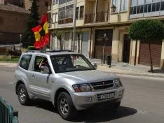 Foto 4 - Decenas de veh&iacute;culos, mucha bandera de Espa&ntilde;a y alg&uacute;n grito de &ldquo;fachas&rdquo; desde los balcones 