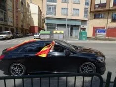 Foto 63 - Decenas de veh&iacute;culos, mucha bandera de Espa&ntilde;a y alg&uacute;n grito de &ldquo;fachas&rdquo; desde los balcones 
