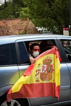 Foto 8 - En im&aacute;genes : Un centenar de veh&iacute;culos secunda en Soria la protesta de Vox contra S&aacute;nchez