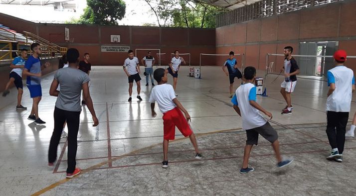 Un entrenamiento de este deporte en el barrio de Los Álamos, en Santiago de Cali. 