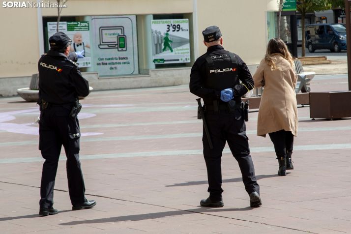 Detenida una mujer por intentar agredir a un agente con su bolso 