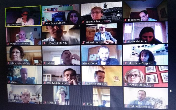 Integrantes del Consejo Municipal de Comercio durante la presentación por videoconferencia. /Ayto.