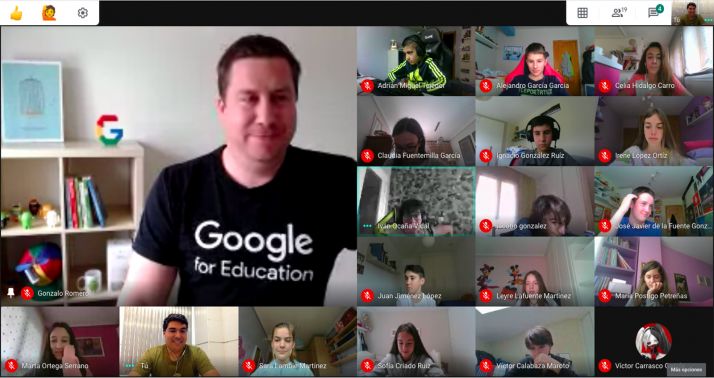 Una imagen de la sesión mantenida por el colegio y Google. /Escolapios Soria