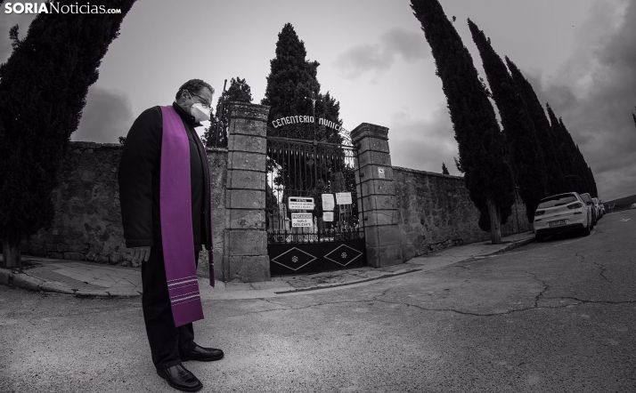 Una imagen del cementerio del Espino, en la capital, durante la crisis del coronavirus. /Viksar Fotógrafo