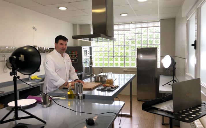 El chef Juan Carlos Benito exhibe la gastronomía soriana en Nápoles gracias a la tecnología
