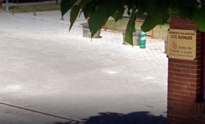 Una imagen de la entrada al centro de mayores. /GM