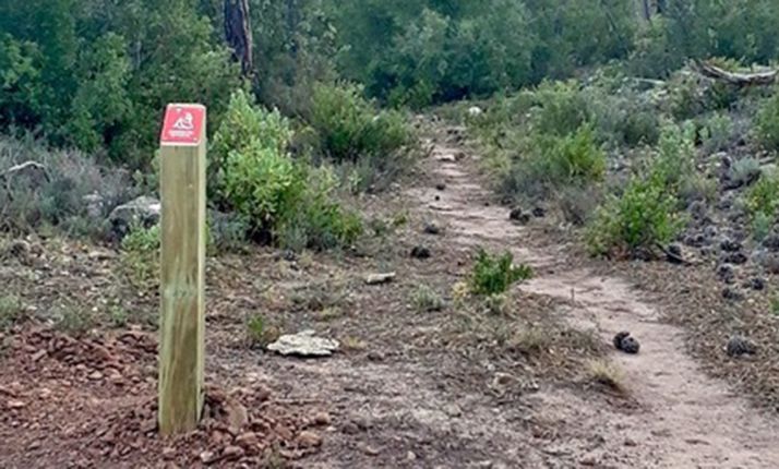 Una de las nuevas señales del itinerario. /CCC
