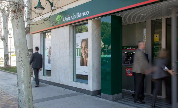 Unicaja Banco ofrece fraccionar el pago de los seguros de vida y de accidentes sin recargo