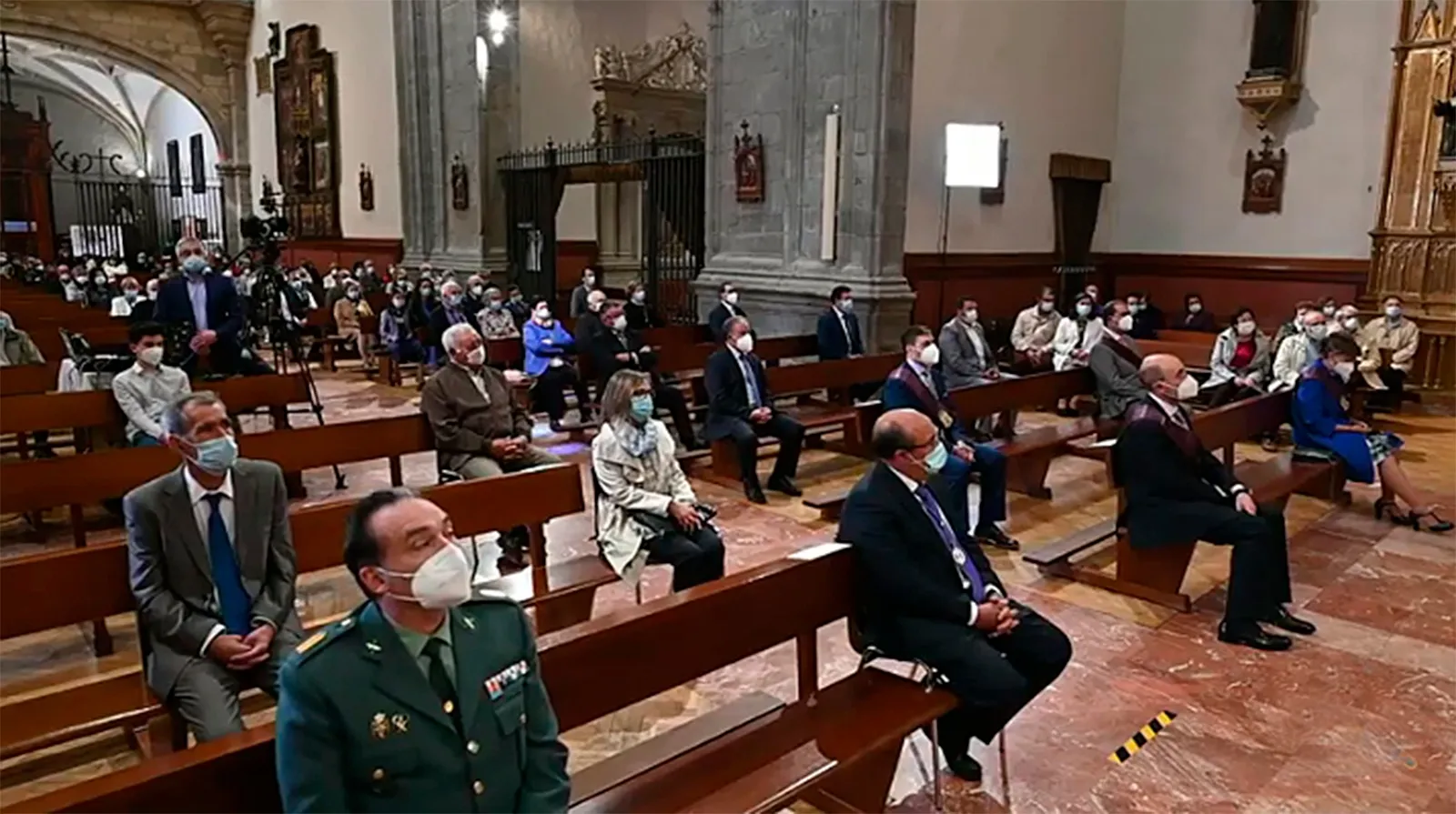 Foto 2 - El obispo en &Aacute;greda: "No podemos hacer borr&oacute;n y cuenta nueva"