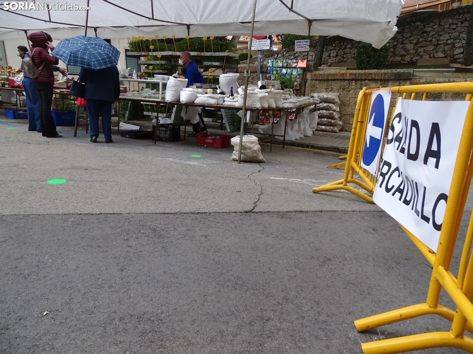 Una imagen de la reapertura del mercadillo este jueves. /SN