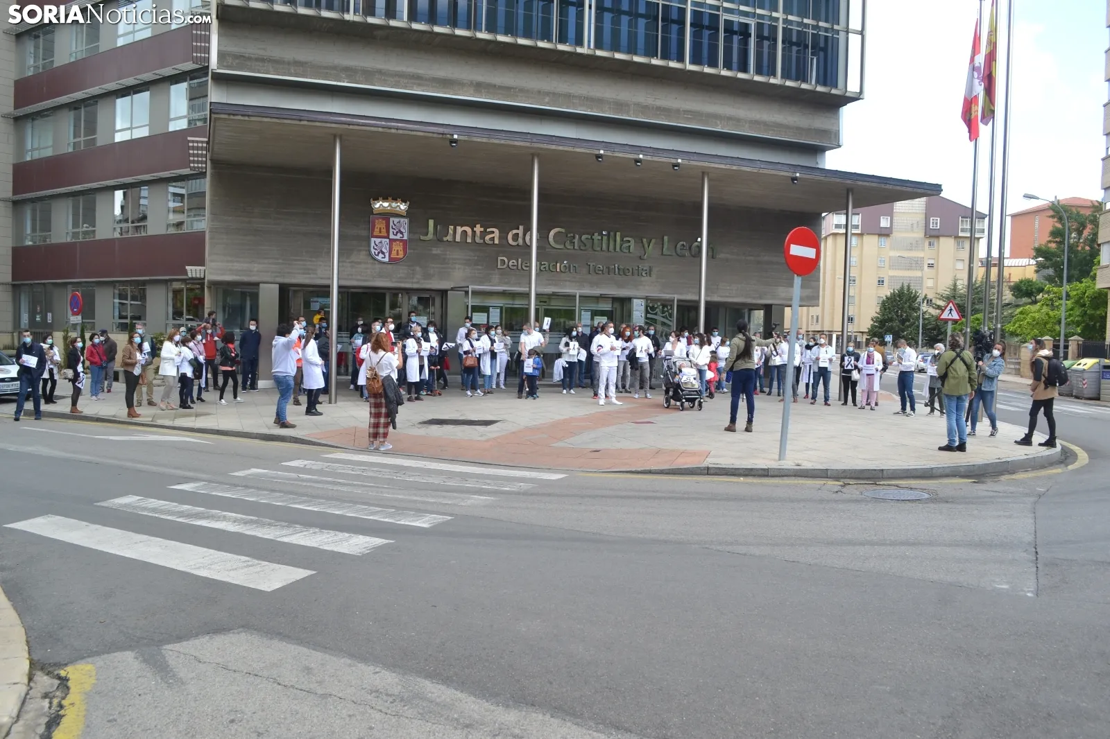 Una imagen de la concentración de este sábado en la sede de la Junta en Soria. /SN
