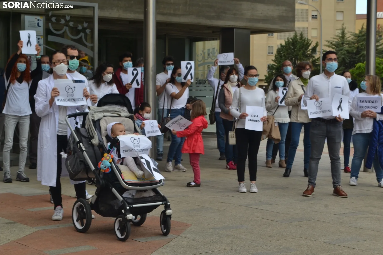 Una imagen de la concentración de este sábado en la sede de la Junta en Soria. /SN