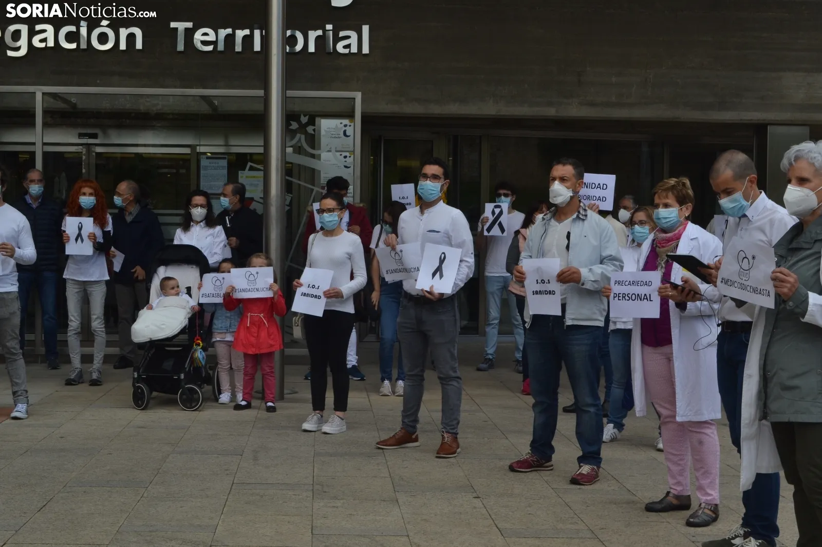 Una imagen de la concentración de este sábado en la sede de la Junta en Soria. /SN