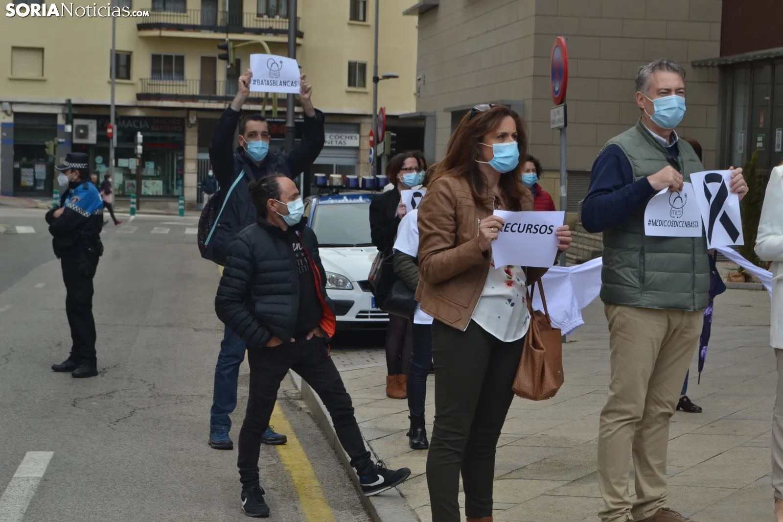 Una imagen de la concentración de este sábado en la sede de la Junta en Soria. /SN