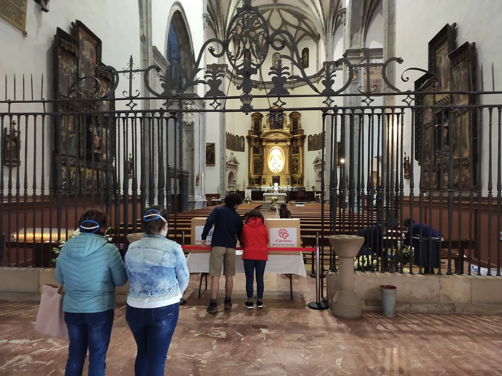 Foto 7 - El Rosario de Cristal inicia la novena a la Virgen de los Milagros