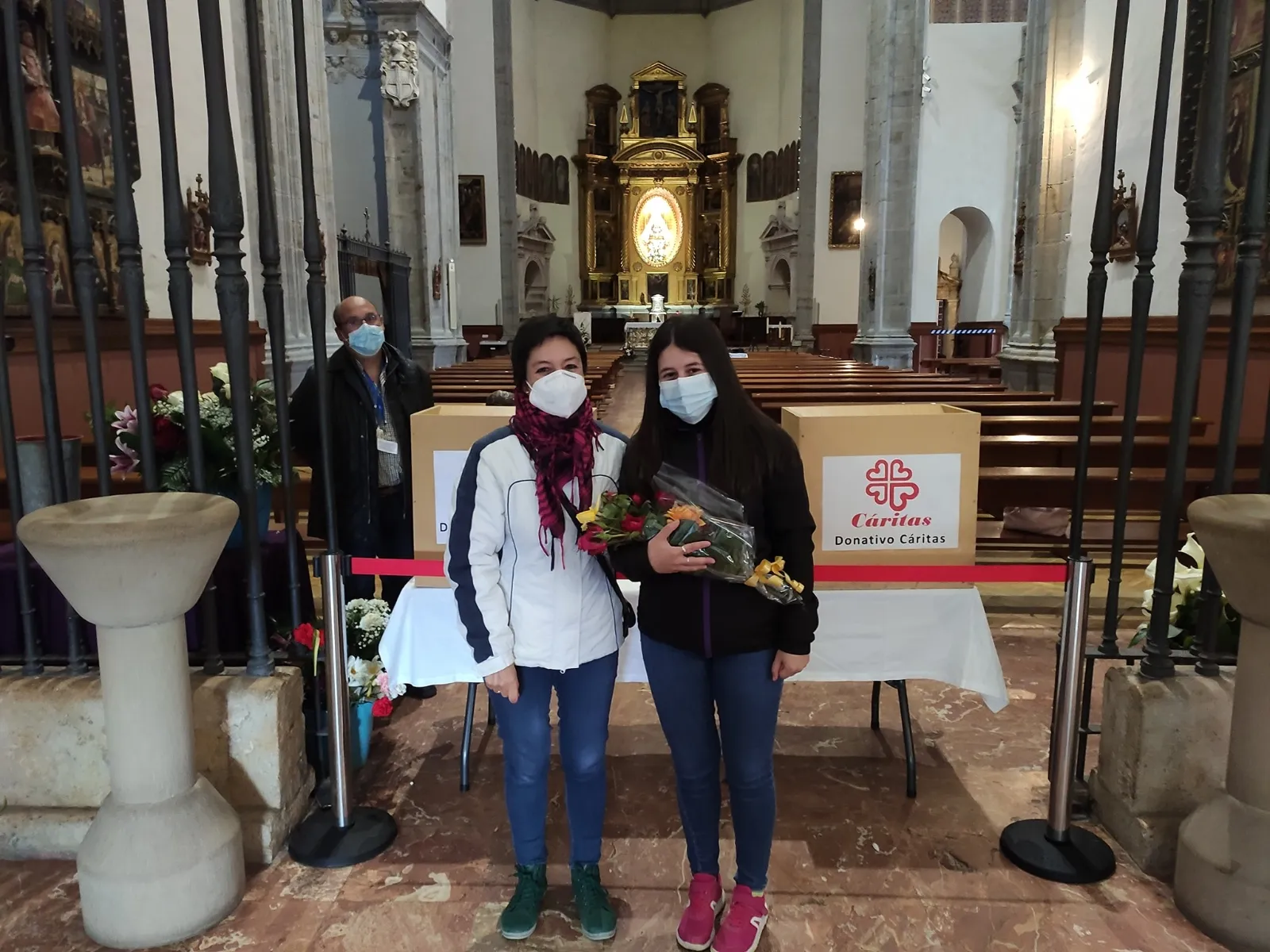 Foto 2 - El Rosario de Cristal inicia la novena a la Virgen de los Milagros