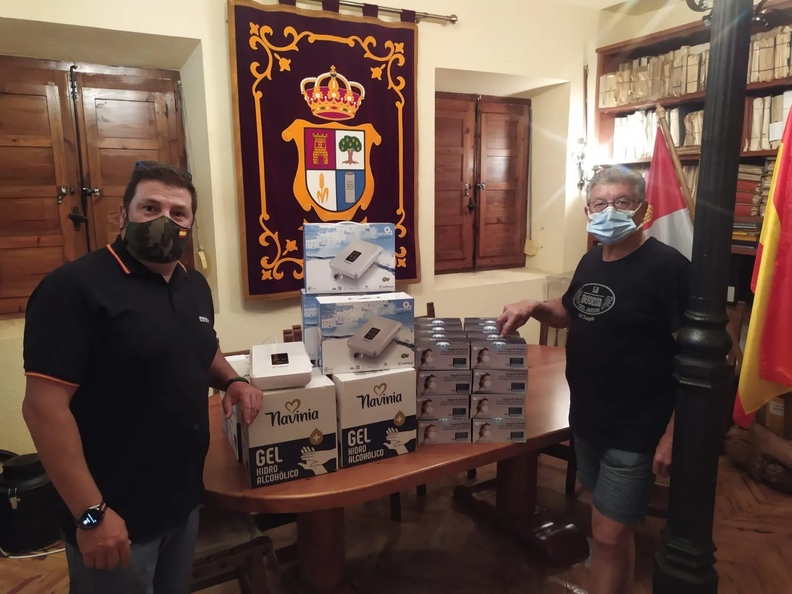 Entrega del material en Matalebreras. 