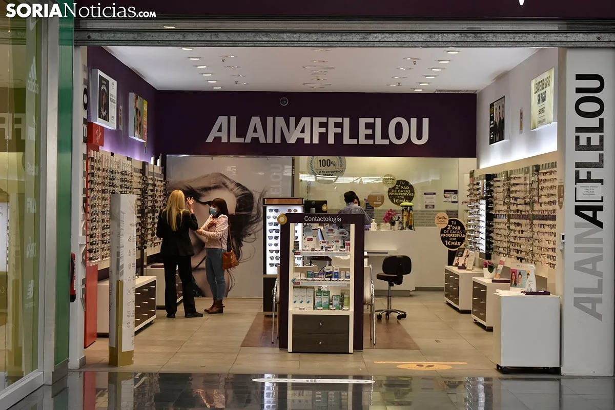Los sorianos abarrotan el Centro Comercial en su apertura.