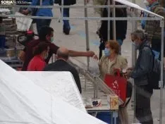 Una imagen de la reapertura del mercadillo este jueves. /SN
