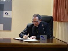 Firma del convenio entre la Diputación y el Obispado.
