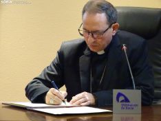Firma del convenio entre la Diputación y el Obispado.