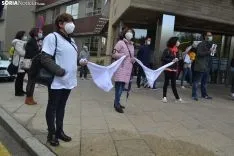 Una imagen de la concentración de este sábado en la sede de la Junta en Soria. /SN