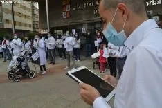 Una imagen de la concentración de este sábado en la sede de la Junta en Soria. /SN