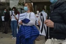Una imagen de la concentración de este sábado en la sede de la Junta en Soria. /SN